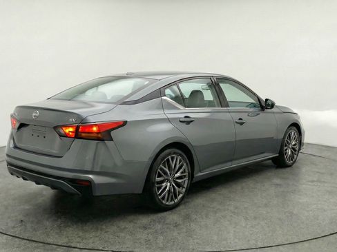 Used 2025 Nissan Altima 2.5 SV image 9