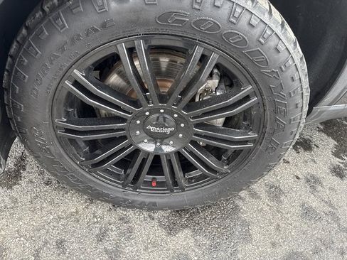 Used 2020 Ford Explorer Limited w/ Hybrid Equipment Group 310A image 38