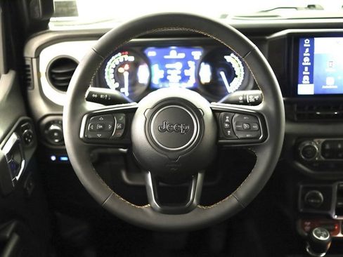 Used 2024 Jeep Wrangler Unlimited image 13