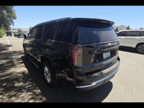 Used 2025 Chevrolet Suburban LS RWD image 4