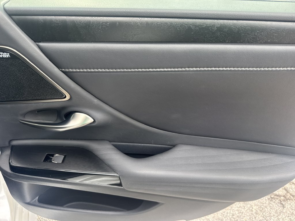 Used 2022 Lexus ES 300h w/ Premium Package FWD image 16