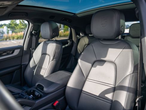 Certified 2026 Porsche Cayenne Coupe AWD/4WD image 5