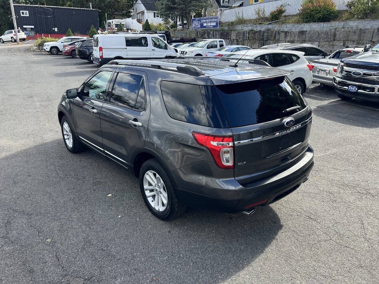 Used 2015 Ford Explorer XLT w/ Equipment Group 201A AWD/4WD image 9