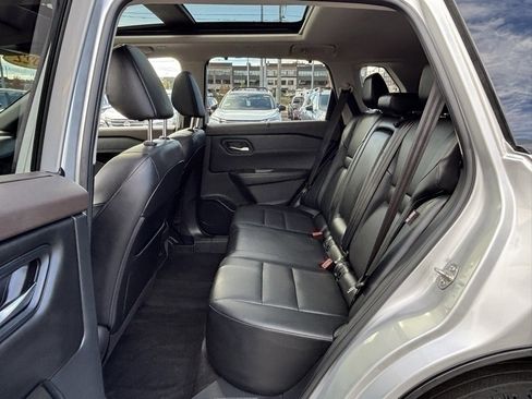 Used 2022 Nissan Rogue SV w/ SV Premium Package image 17