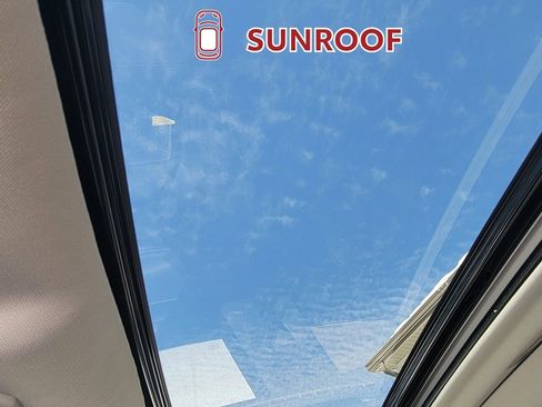 Certified 2025 Toyota Highlander XLE image 32