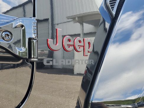 Used 2021 Jeep Gladiator Rubicon w/ Trailer Tow Package AWD/4WD image 6