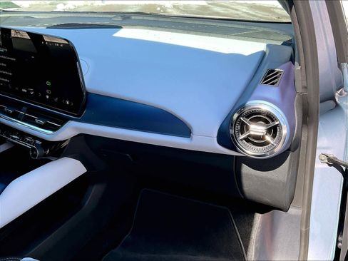 Used 2025 Chevrolet Equinox EV LT image 13