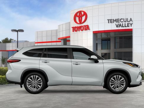 New 2026 Toyota Highlander Platinum image 13