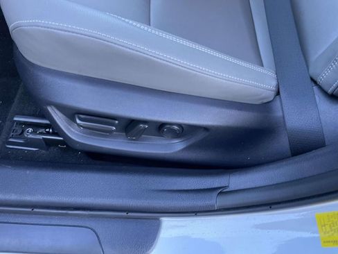 Used 2025 Toyota Camry SE image 30