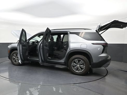 Used 2026 Chevrolet Traverse LT FWD image 30