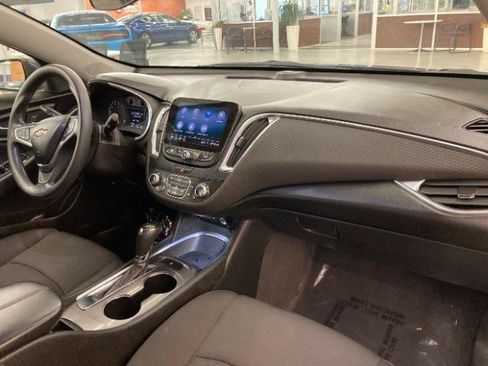 Used 2019 Chevrolet Malibu LT FWD image 15