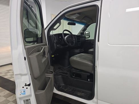 Used 2023 GMC Savana 2500 Extended RWD image 41