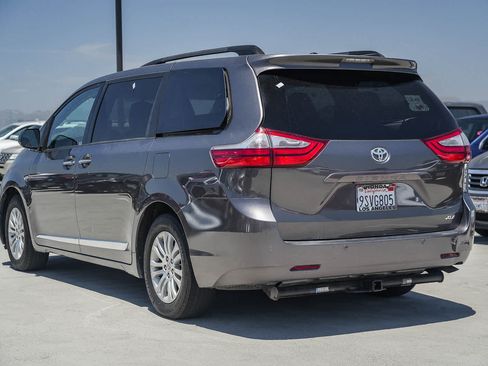 Used 2017 Toyota Sienna XLE w/ XLE Navigation Package FWD image 8
