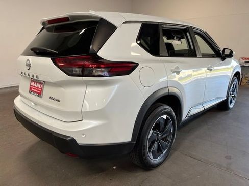 Used 2024 Nissan Rogue SV AWD/4WD image 3