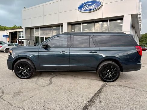 Used 2025 Ford Expedition Max Platinum w/ Stealth Appearance Package AWD/4WD image 4