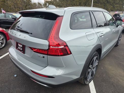 Used 2025 Volvo V60 B5 Cross Country Plus AWD/4WD image 7