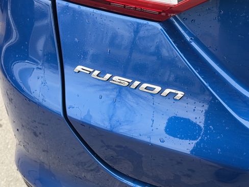 Used 2017 Ford Fusion Titanium image 11