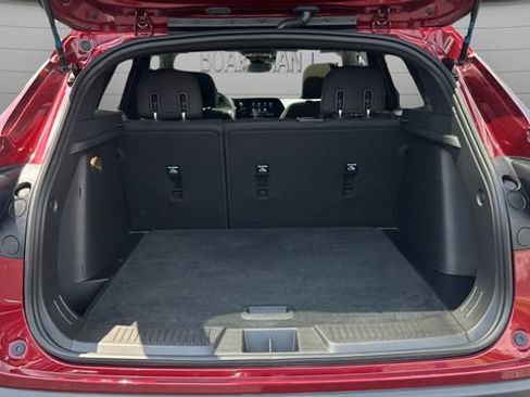Used 2025 Chevrolet Trax RS w/ Sunroof Package FWD image 26