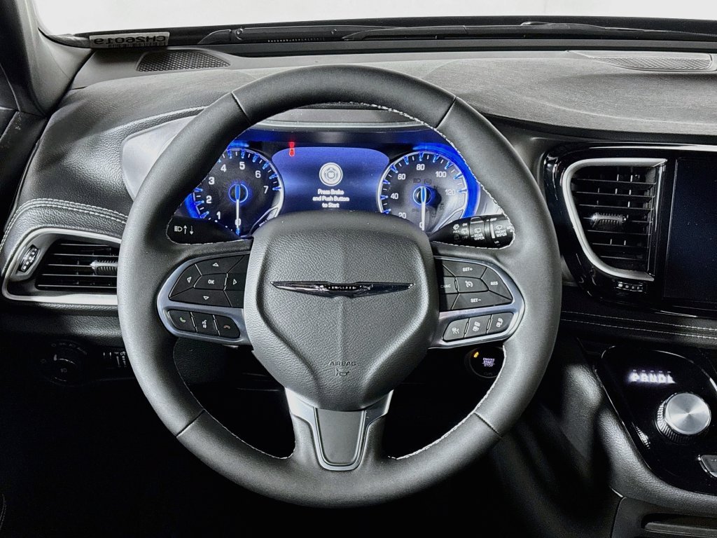 New 2026 Chrysler Pacifica Select AWD/4WD image 13
