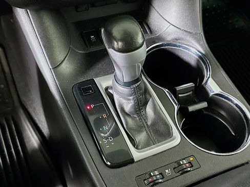 Used 2018 Toyota Highlander Limited w/ Carpet Mat Package (TMS) image 25