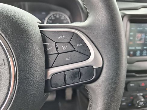 Used 2021 Jeep Renegade Latitude AWD/4WD image 24