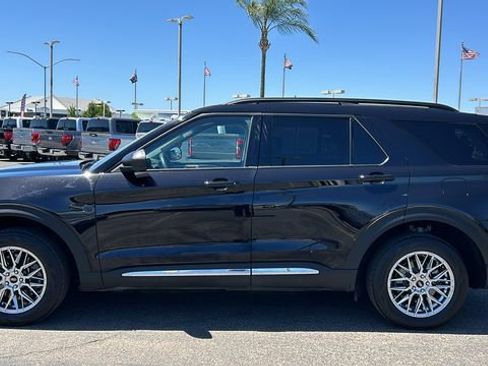 Certified 2023 Ford Explorer XLT w/ Equipment Group 202A AWD/4WD image 7