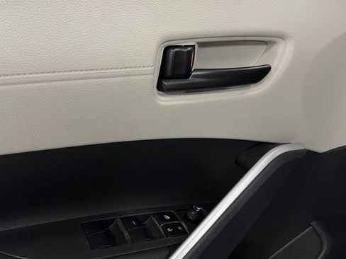 Used 2023 Toyota Corolla Cross L image 12