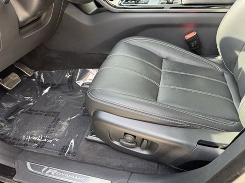 Used 2023 Land Rover Range Rover Velar R-Dynamic S image 16