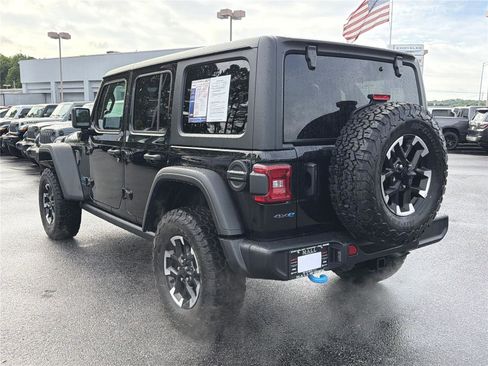 Used 2025 Jeep Wrangler Unlimited Rubicon 4xe w/ Convenience Group AWD/4WD image 8