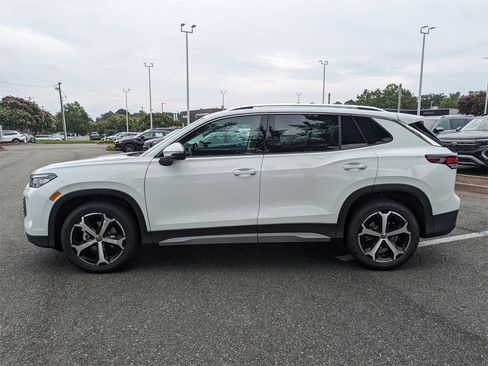 New 2025 Volkswagen Tiguan SE image 7