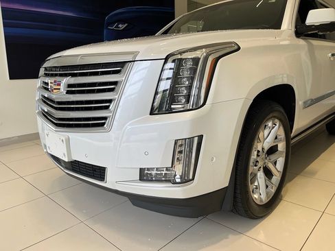 Used 2019 Cadillac Escalade Platinum AWD/4WD image 12