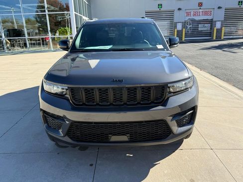 New 2025 Jeep Grand Cherokee Altitude image 5
