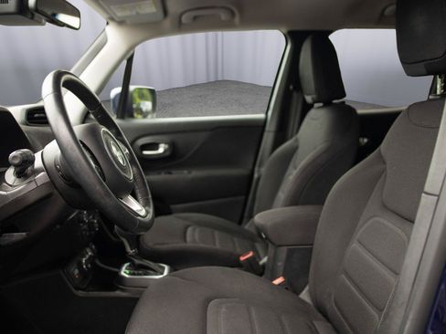 Used 2019 Jeep Renegade Latitude w/ Safety & Security Group II AWD/4WD image 2