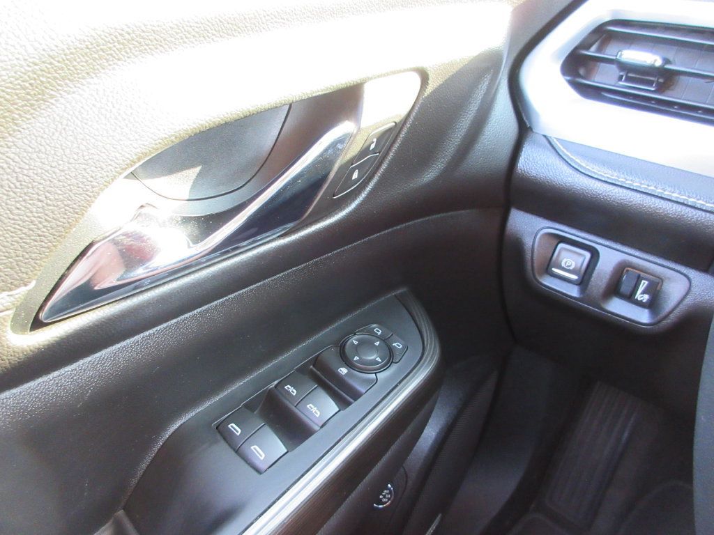 Certified 2023 GMC Acadia SLT FWD image 27