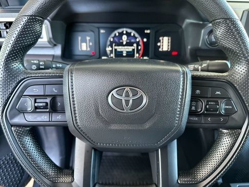 Used 2025 Toyota Tacoma SR5 AWD/4WD image 21