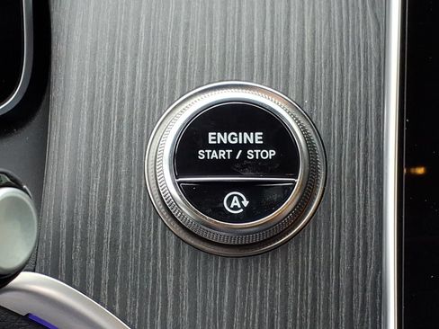 Certified 2025 Mercedes-Benz GLC 300 4MATIC image 17