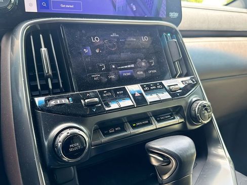 Used 2023 Lexus LX 600 4WD w/ Luxury Package image 28