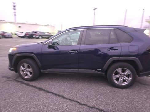 Used 2022 Toyota RAV4 XLE image 4