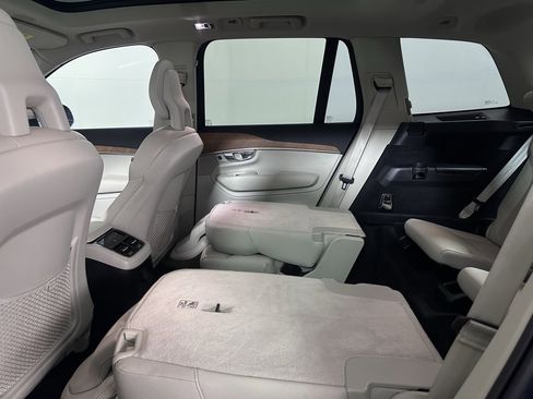 Used 2022 Volvo XC90 T8 Inscription Expression w/ Climate Package image 24