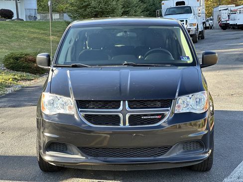 Used 2015 Dodge Grand Caravan SE w/ Quick Order Package 29E SE image 3