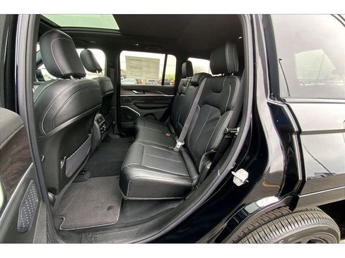 New 2026 Jeep Grand Cherokee Limited AWD/4WD image 11