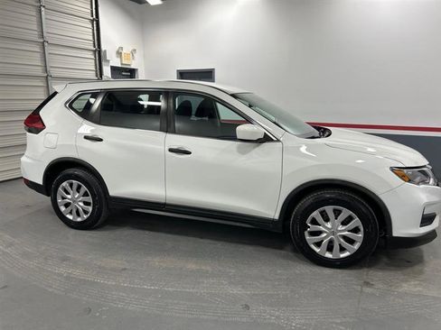 Used 2017 Nissan Rogue S image 6