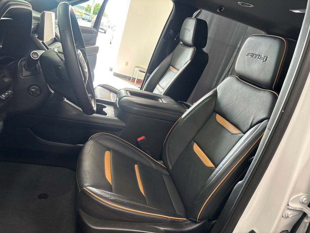 Used 2024 GMC Yukon AT4 w/ Technology Package AWD/4WD image 30