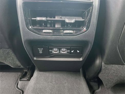 Certified 2023 Jeep Grand Cherokee Limited image 11