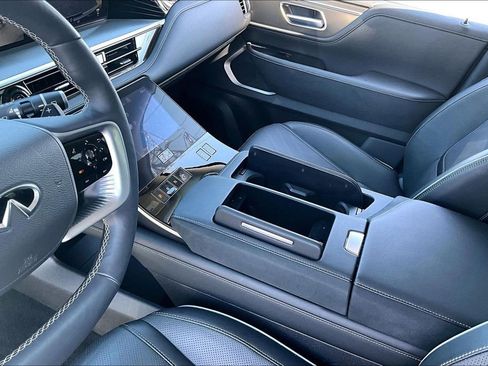 Certified 2025 INFINITI QX80 Luxe image 19