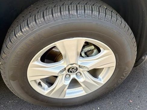 Used 2021 Toyota RAV4 XLE AWD/4WD image 13