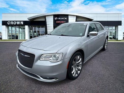 Used 2020 Chrysler 300 Limited RWD image 1