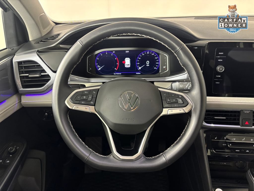 Used 2025 Volkswagen Taos SEL AWD/4WD image 16