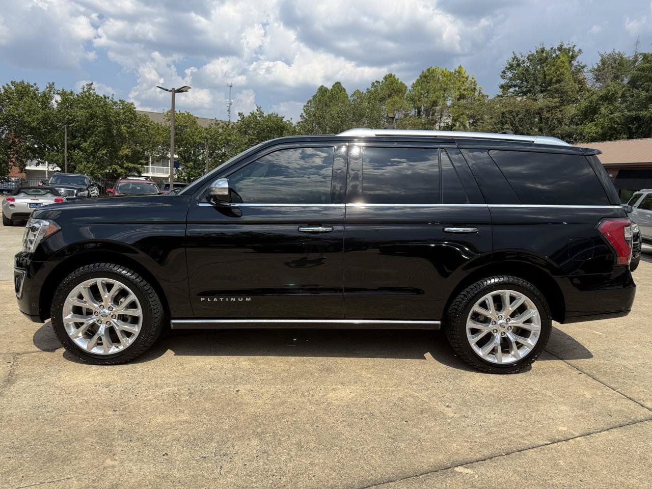 Used 2018 Ford Expedition Platinum AWD/4WD image 3