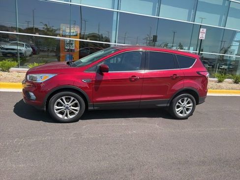 Used 2017 Ford Escape SE FWD image 2